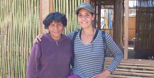 María Eugenia with a local woman in Ica, Peru