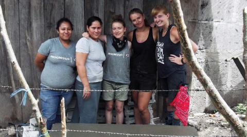 El poder de las chicas: the girls-only construction team acing an eco-stove! El poder de las chicas: the girls-only construction team acing an eco-stove!